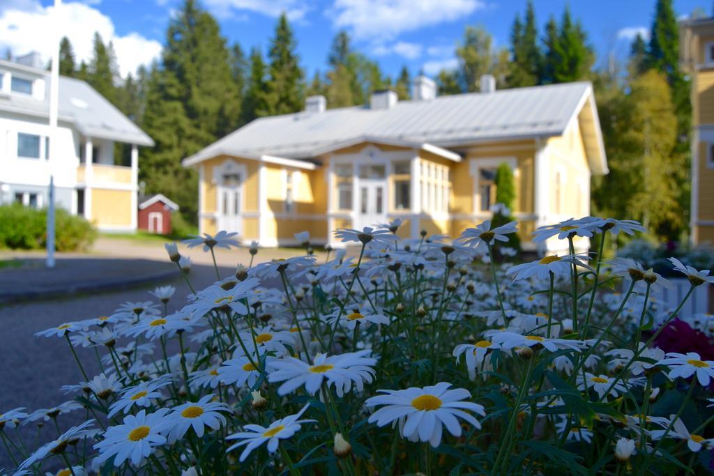 Karolineburg Manor House Hotel Каяни Екстериор снимка