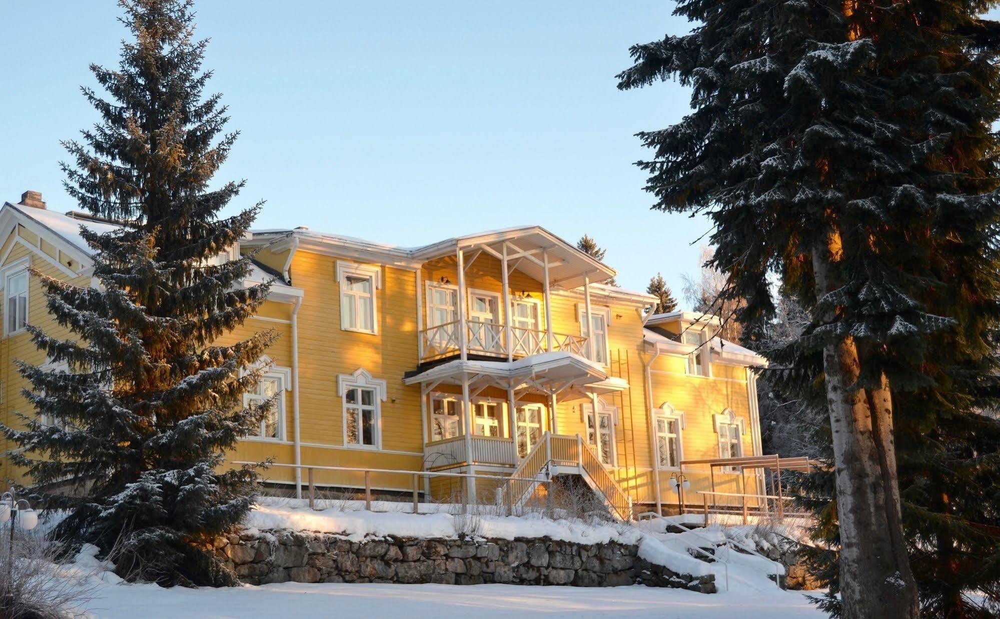 Karolineburg Manor House Hotel Каяни Екстериор снимка