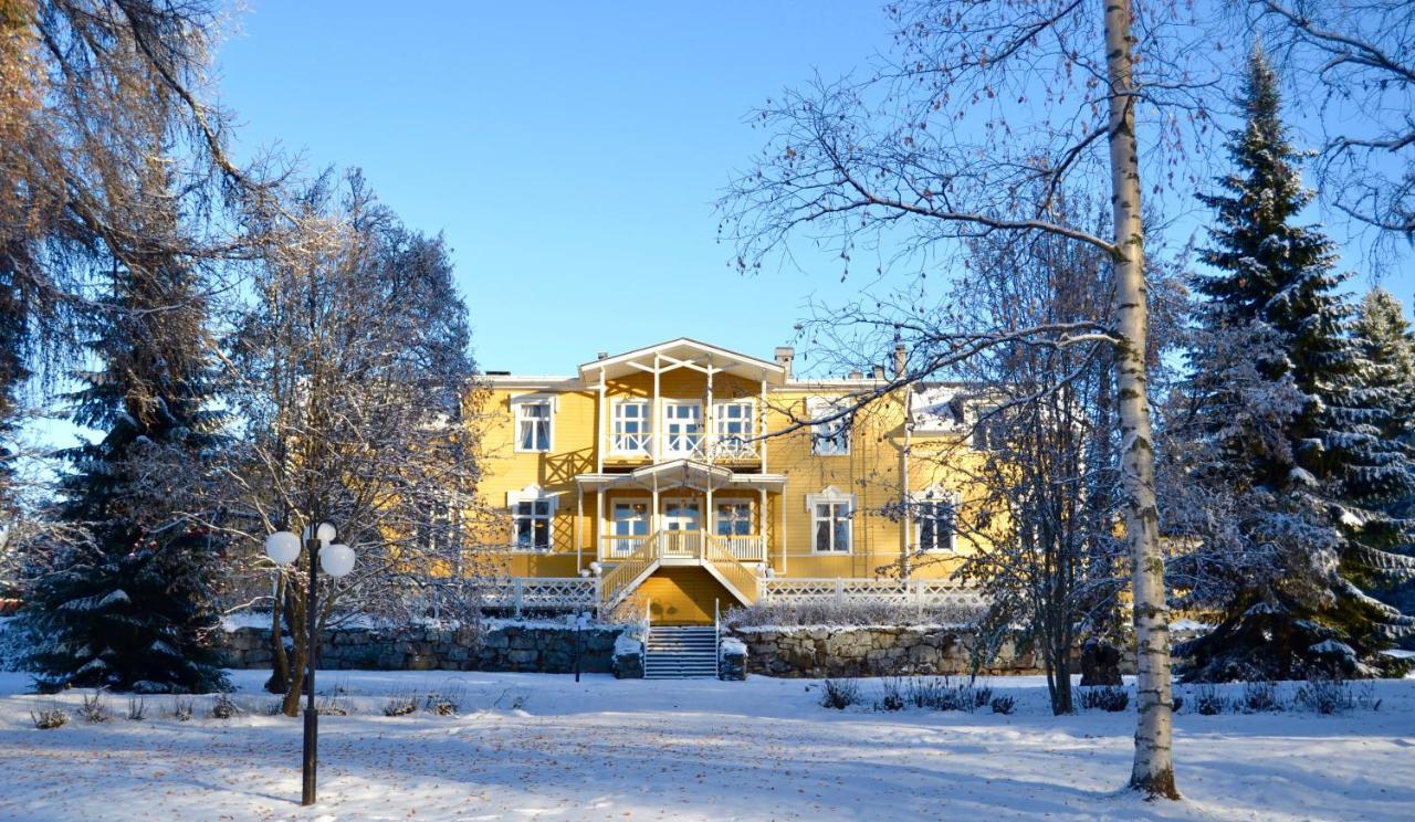 Karolineburg Manor House Hotel Каяни Екстериор снимка