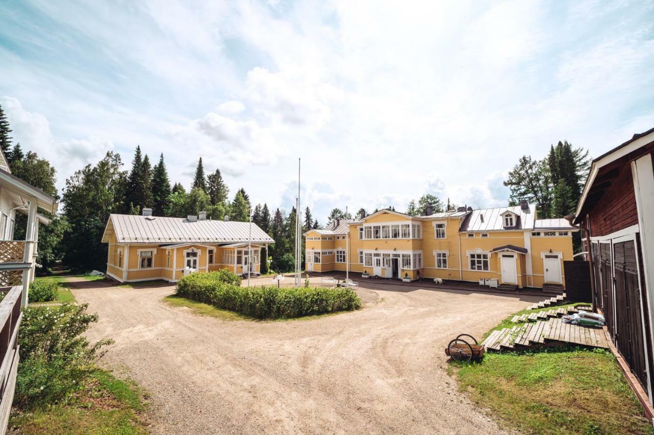 Karolineburg Manor House Hotel Каяни Екстериор снимка