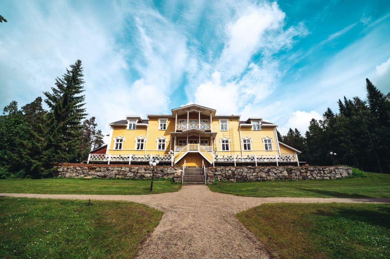 Karolineburg Manor House Hotel Каяни Екстериор снимка