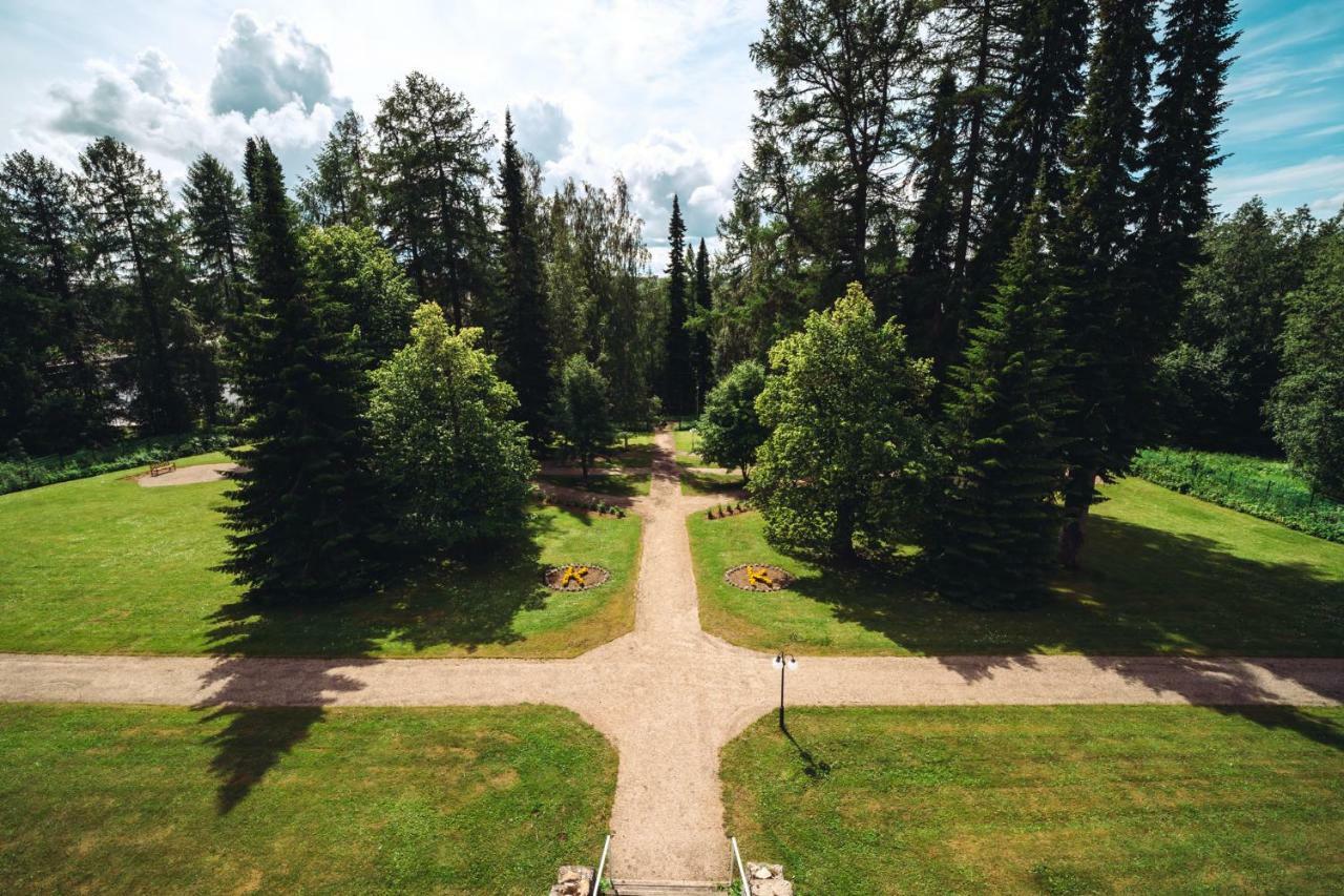 Karolineburg Manor House Hotel Каяни Екстериор снимка