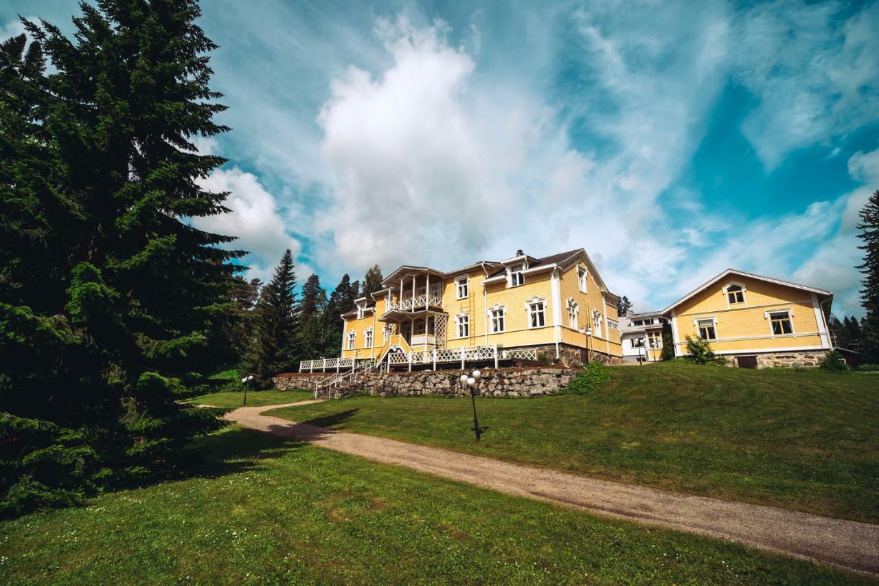 Karolineburg Manor House Hotel Каяни Екстериор снимка